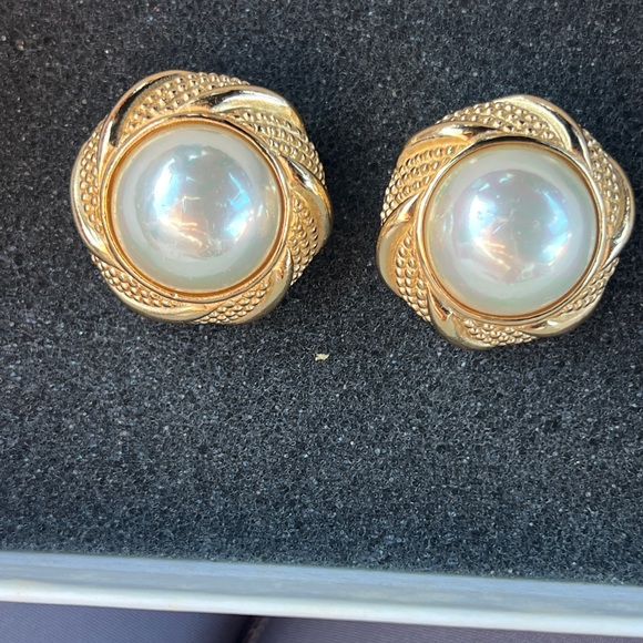 Vintage Christian Dior Clip-On Pearl Earrings - Picture 3 of 3